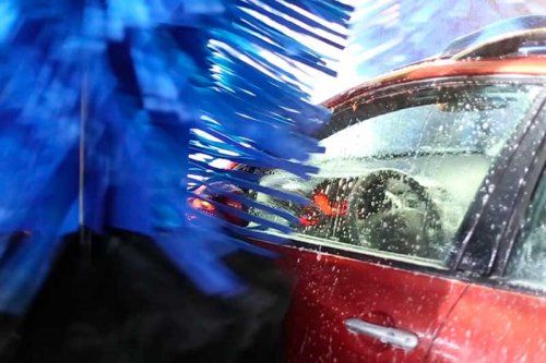 Abono de 10 lavados completos y limpieza de llantas