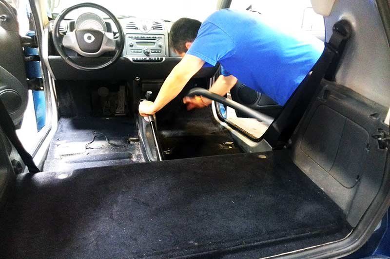 Limpieza de la tapicería del coche Limpieza de la tapicería del coche